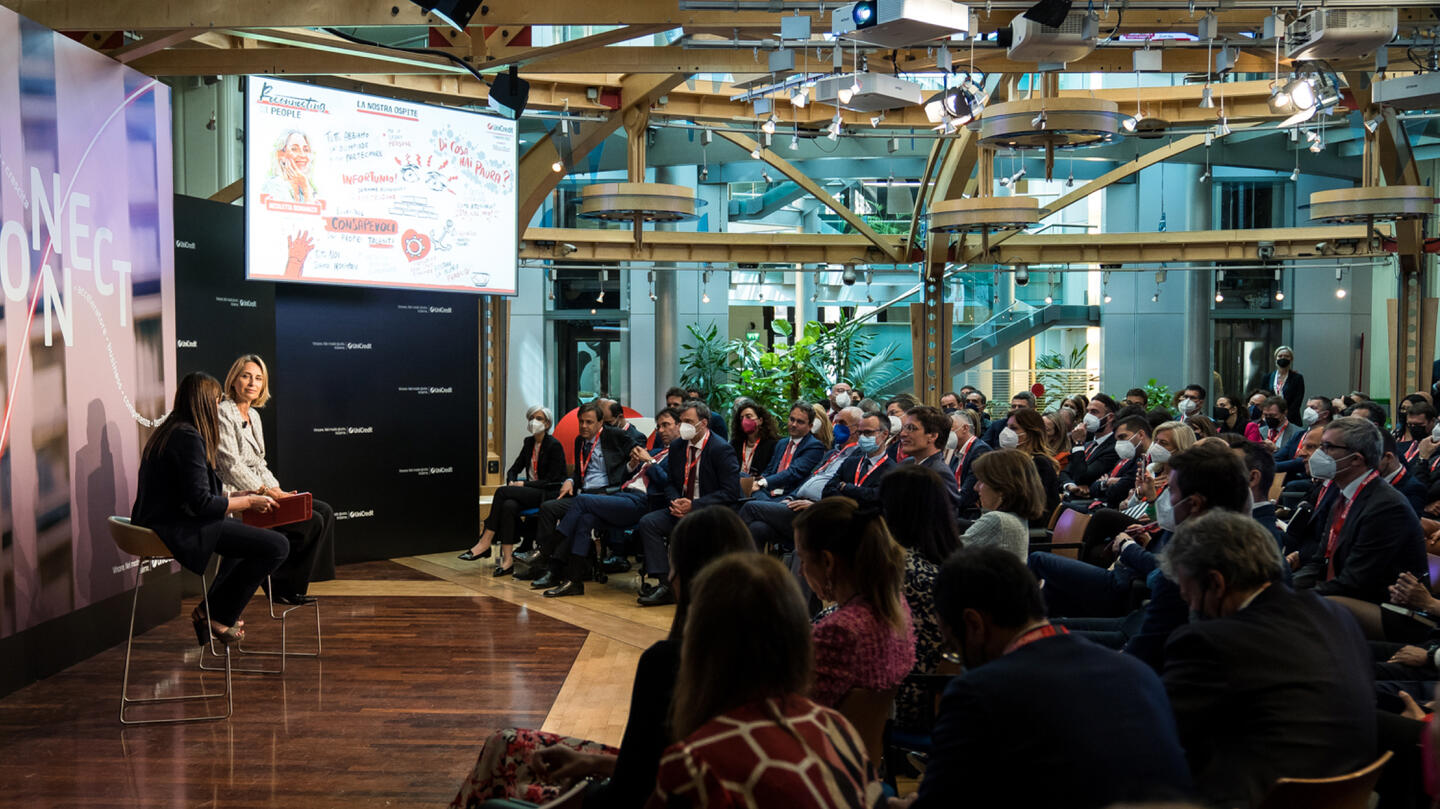 An image of a convention of UniCredit University